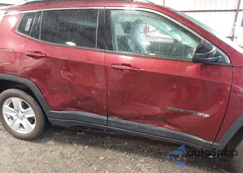 2022 Jeep Compass Latitude 4X4 из США, поврежденный, VIN 3C4NJDBBXNT158865